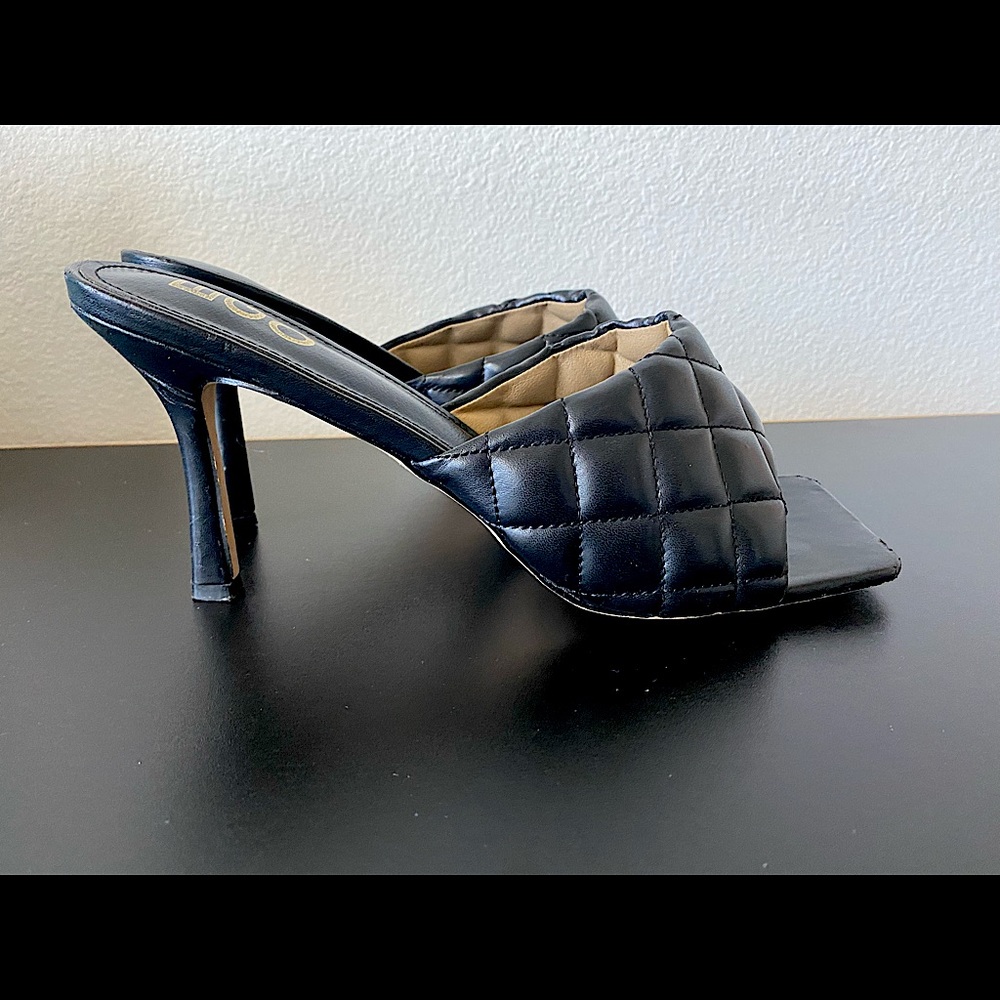 Square toe quilted heel mule